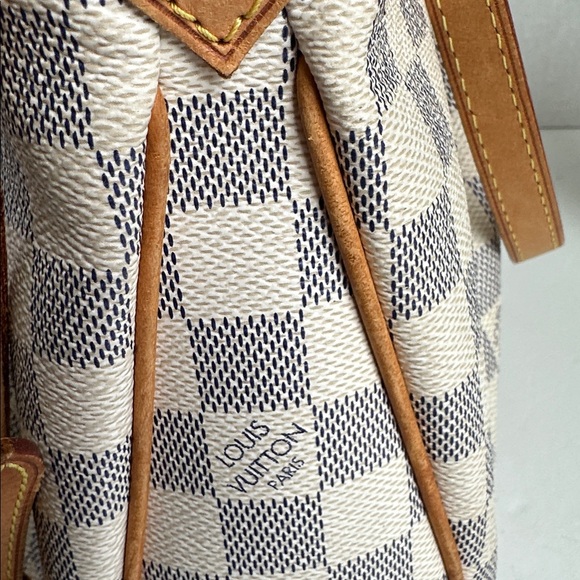 Louis Vuitton Damier Azur Syracuse MM white 
Date codes MI 2171
12” x 9” x 4” - Picture 3 of 16